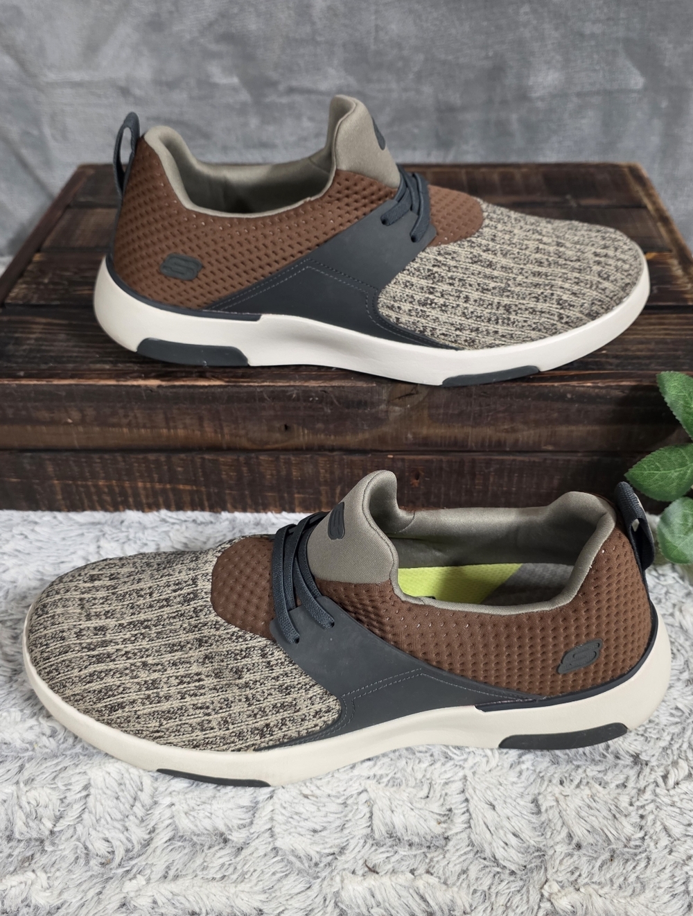 Skechers Men's Slip In Shoes Arch Memory Foam Classic Fit Brown Size 10.5